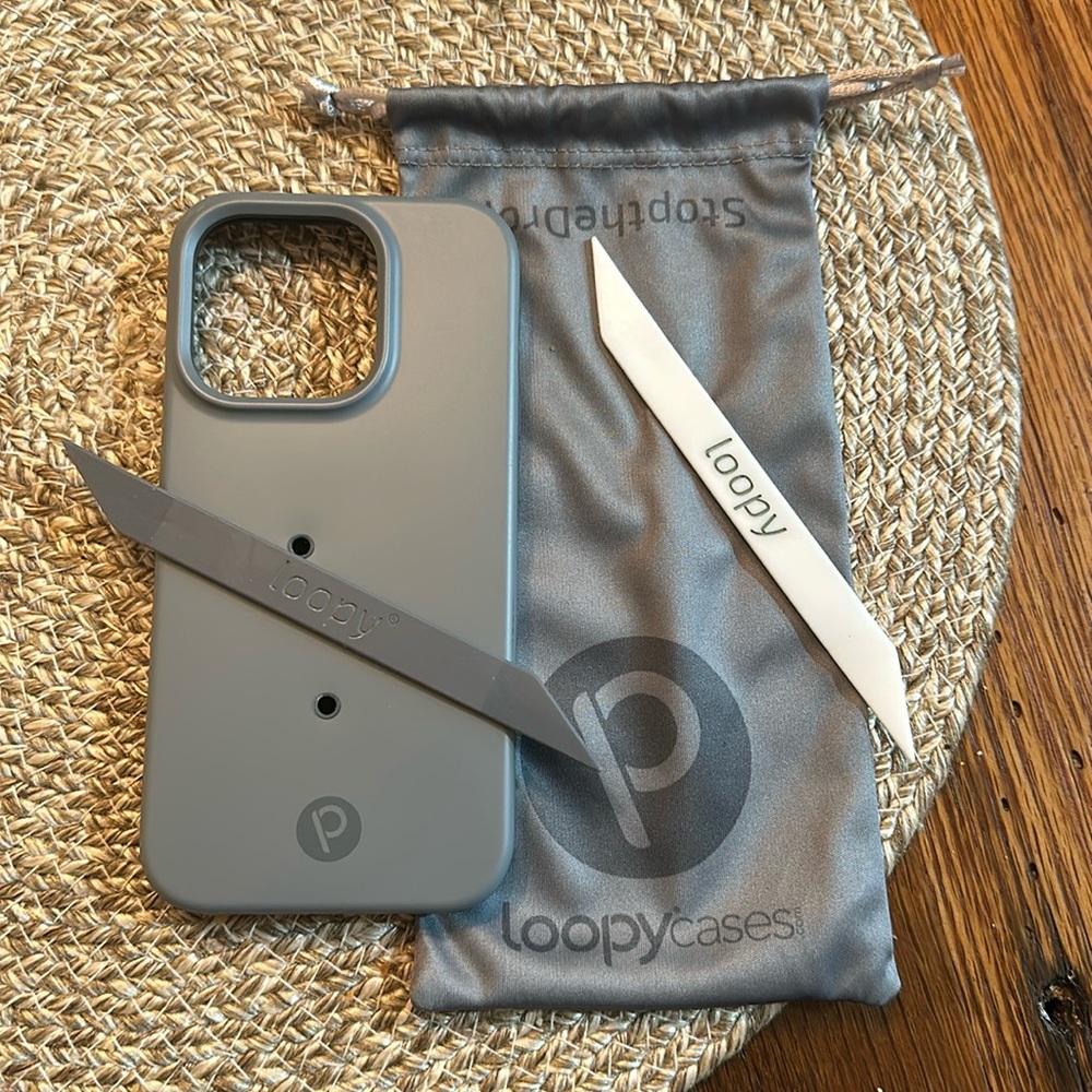 Grey Iphone 15 Pro Loopy Case + extra loop
